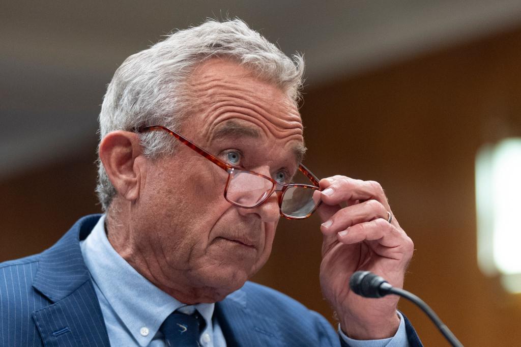Legt sich gern mit der Wissenschaft an: US-Gesundheitsminister Robert F. Kennedy. - Foto: Manuel Balce Ceneta/AP/dpa