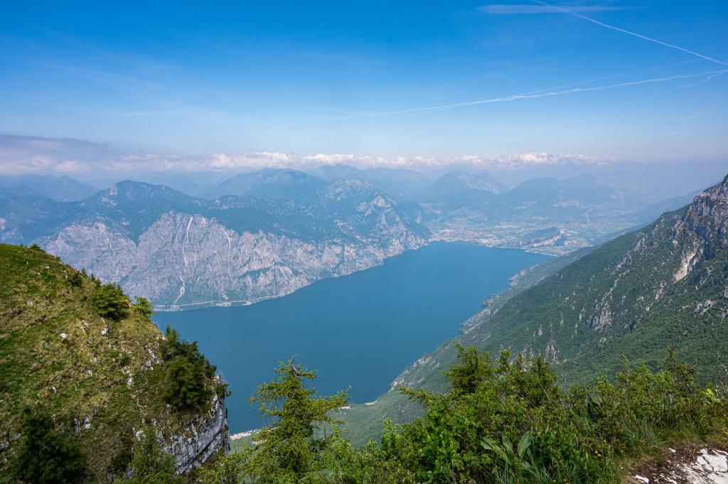Der Gardasee ist ein beliebtes Urlaubsziel der Deutschen. (Symbolbild) - Foto: Daniel Reinhardt/dpa
