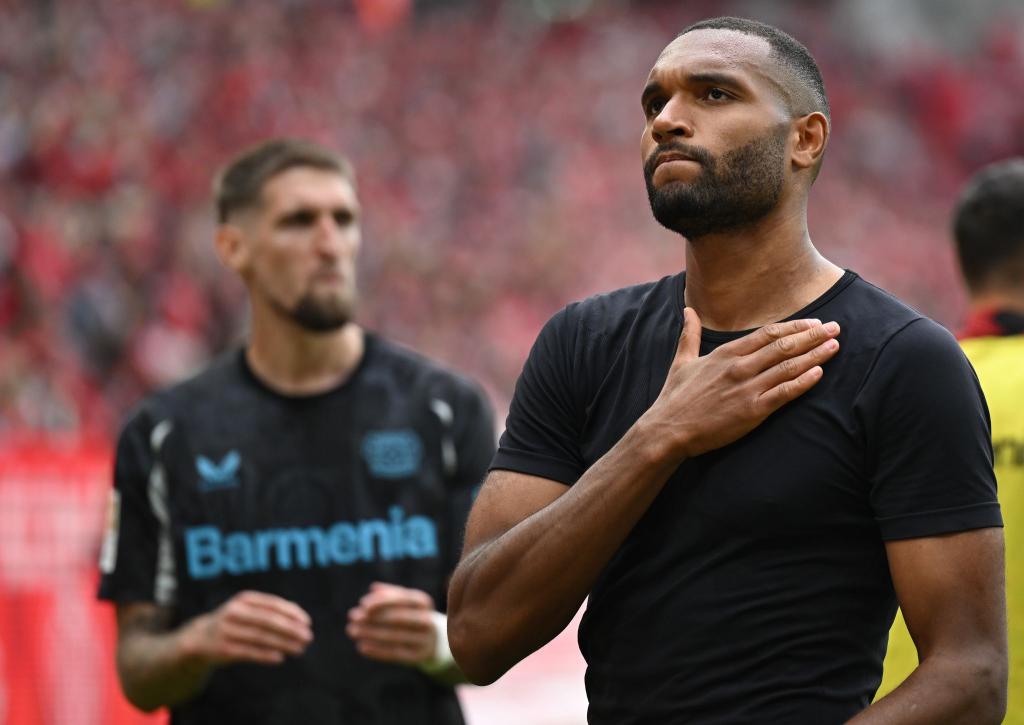Ob Jonathan Tah (r.) schon bei der Club-WM für den FC Bayern spielen kann, hängt auch von Bayer Leverkusen ab. - Foto: Arne Dedert/dpa