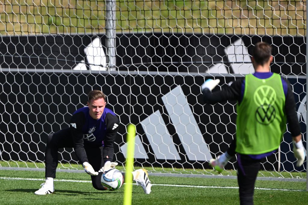Zurück im DFB-Tor: Marc-André ter Stegen beim Training der Nationalmannschaft. - Foto: Federico Gambarini/dpa