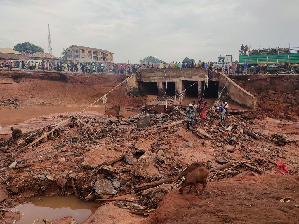 Zerstörungen nach einem Unwetter in der nigerianischen Stadt Mokwa - Foto: Chenemi Bamaiyi/AP/dpa