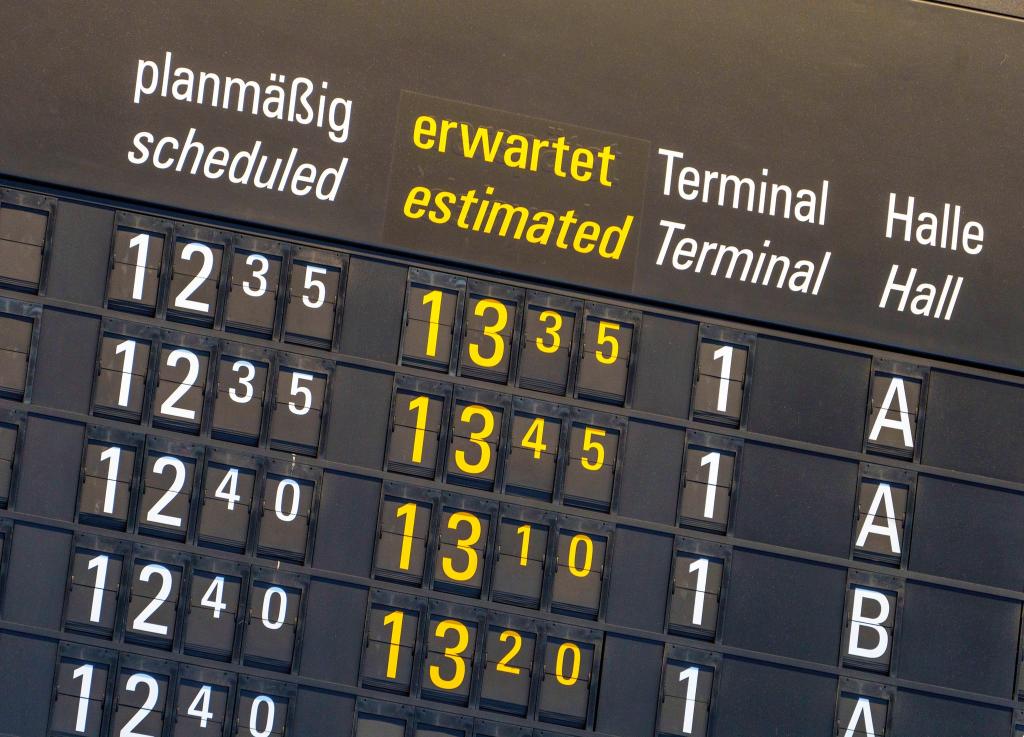 Bislang müssen Airlines ihre Passagiere ab drei Stunden Verspätung finanziell entschädigen. - Foto: Andreas Arnold/dpa
