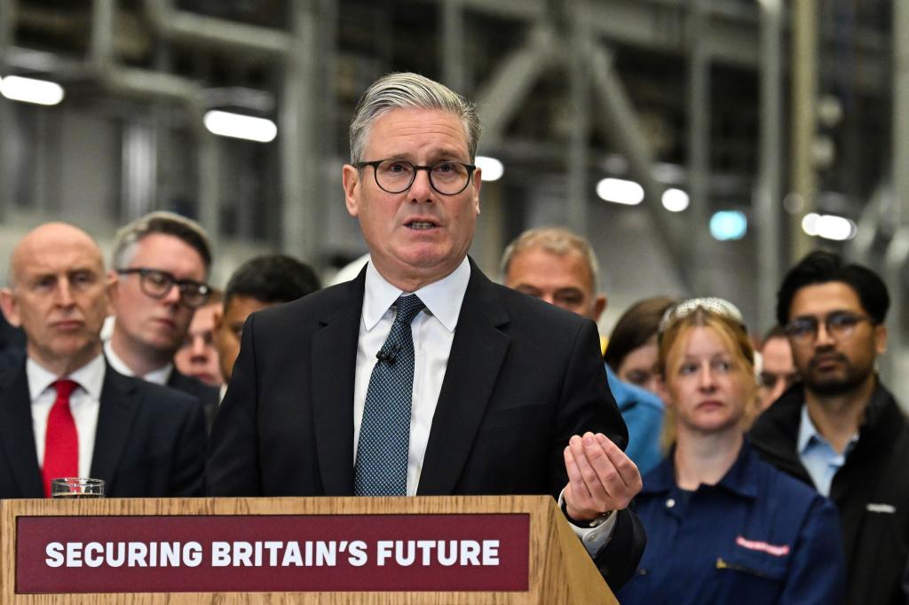 Der britische Premier will sein Land kriegsbereit machen. - Foto: Andy Buchanan/POOL AFP/AP/dpa