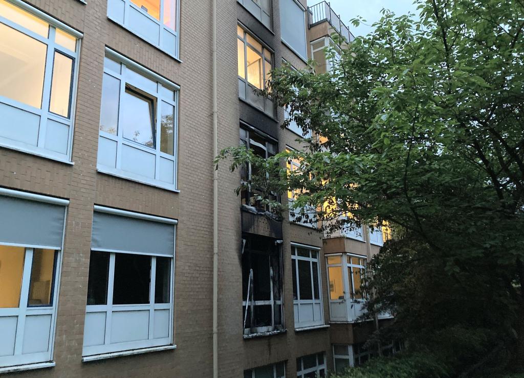 Das Feuer in dem Hamburger Krankenhaus wurde wohl absichtlich gelegt. Ein Patient hat ersten Erkenntnissen zufolge sein Kissen in Brand gesteckt. - Foto: Bernhard Sprengel/dpa