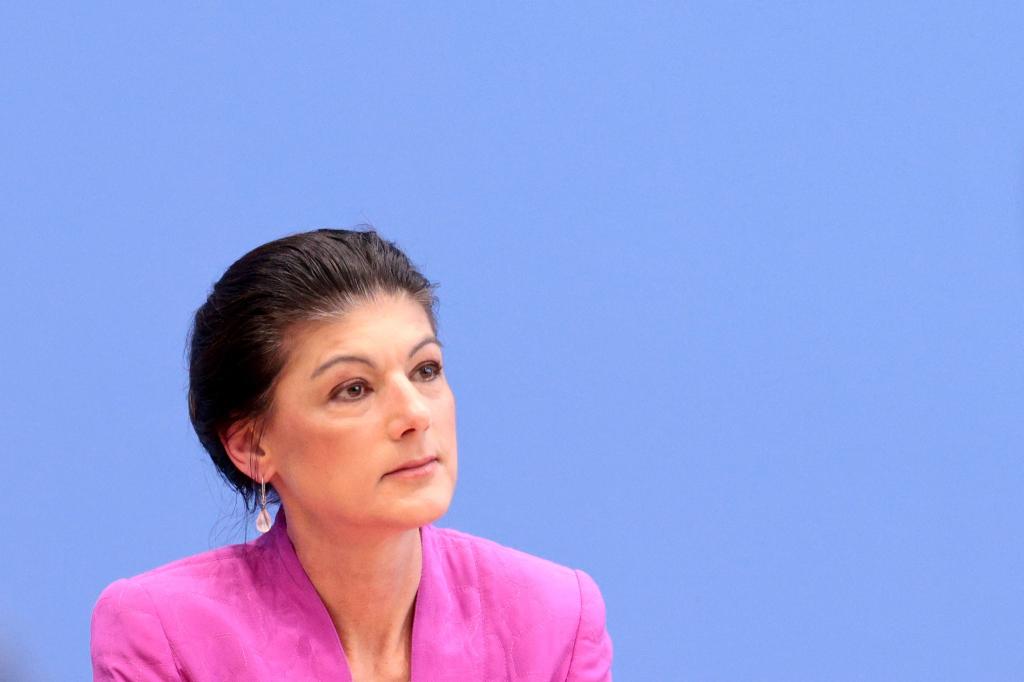 Das BSW war bereits im März mit Eilanträgen in Karlsruhe gescheitert. (Archivbild) - Foto: Carsten Koall/dpa