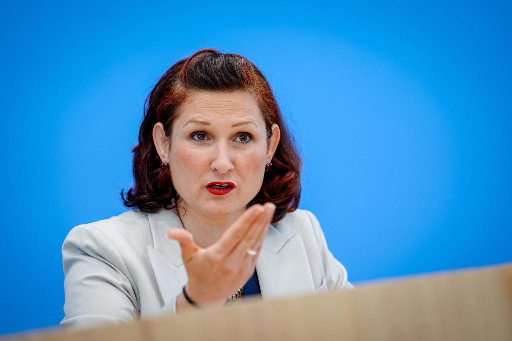 Die Zahl der Anfragen habe sich seit 2019 mehr als verdoppelt, sagte Ataman. - Foto: Kay Nietfeld/dpa
