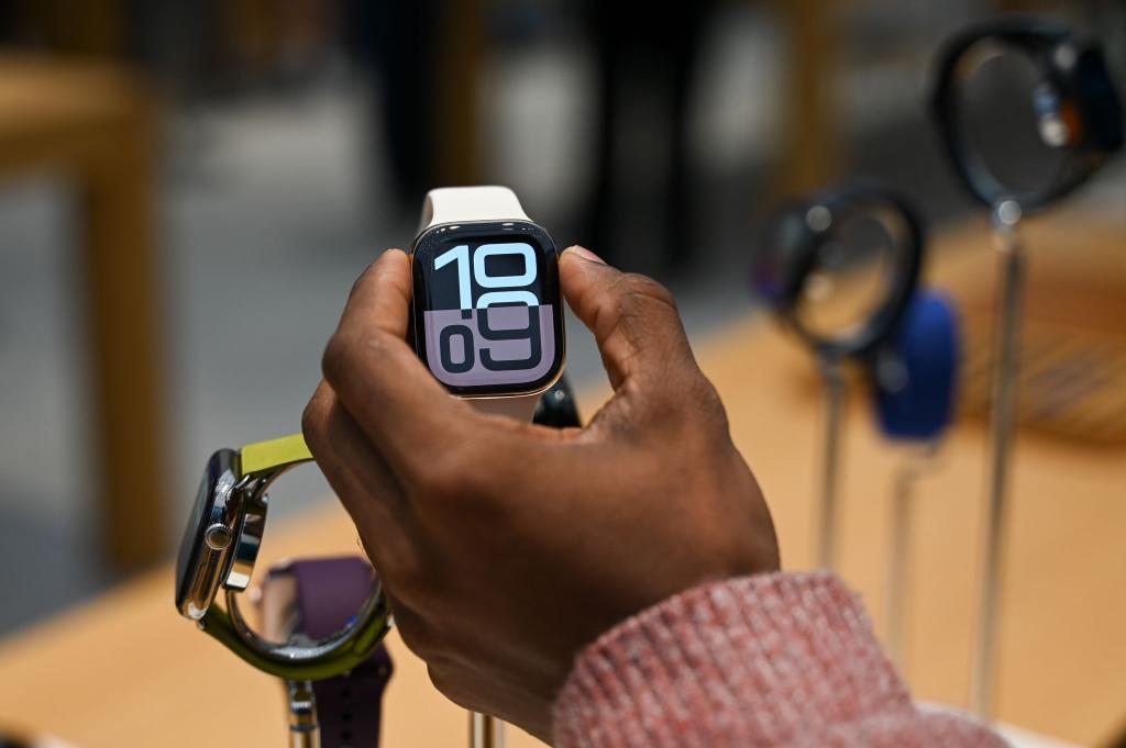 Die Deutsche Umwelthilfe zweifelt an der angeblichen Klimaneutralität der Apple Watch. - Foto: Katharina Kusche/dpa/dpa-tmn