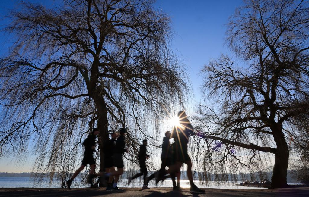 Dass es durch die Klimakrise auch in Deutschland immer wärmer wird, birgt für Sporttreibende besondere Risiken. (Symbolbild) - Foto: Christian Charisius/dpa