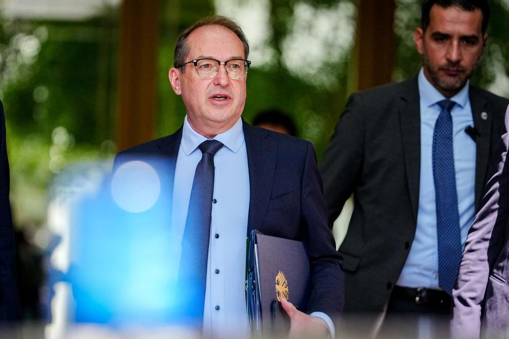 Polizisten können nicht belangt werden, argumentiert Innenminister Dobrindt. (Archivbild) - Foto: Kay Nietfeld/dpa