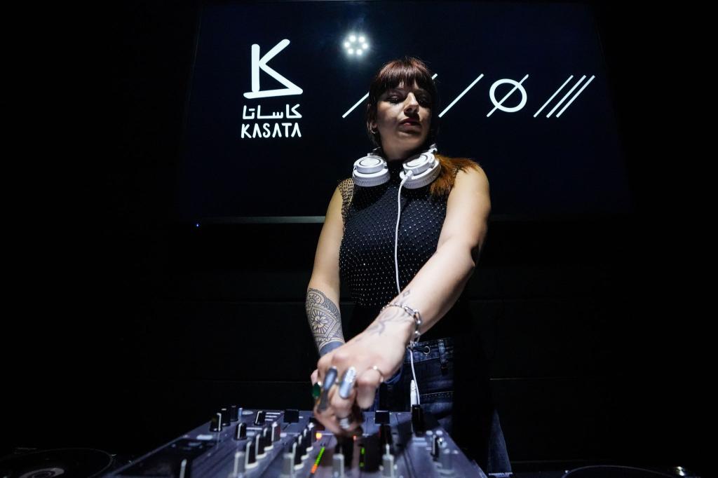 Die in Berlin lebende DJ Nuria legt in Damaskus seit dem Sturz von Machthaber Assad auf. - Foto: Moawia Atrash/dpa