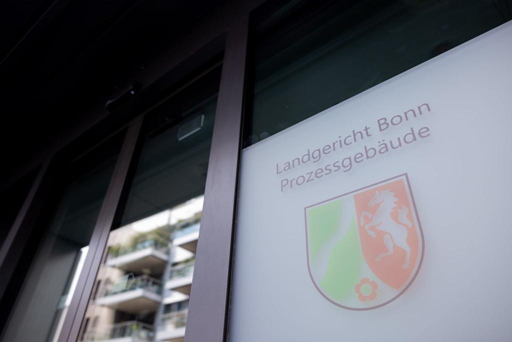 Bei Cum-Ex verschoben Finanzakteure Aktien mit («cum») und ohne («ex») Dividendenanspruch hin und her, um gar nicht gezahlte Steuern erstattet zu bekommen. - Foto: Rolf Vennenbernd/dpa