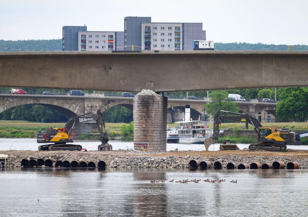 Brücken, Straßen, Energienetze: Die deutsche Infrastruktur soll mit Milliardenschulden modernisiert werden. (Archivbild) - Foto: Robert Michael/dpa