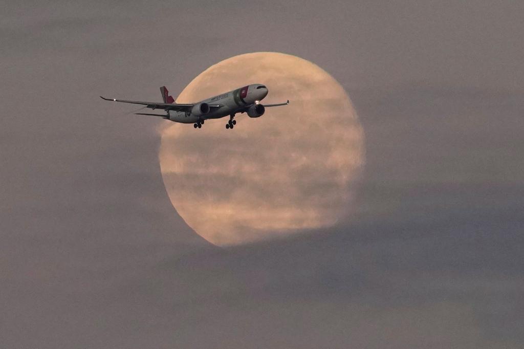 Werden die Regeln für Entschädigungen von Fluggästen gelockert? - Foto: Armando Franca/AP/dpa
