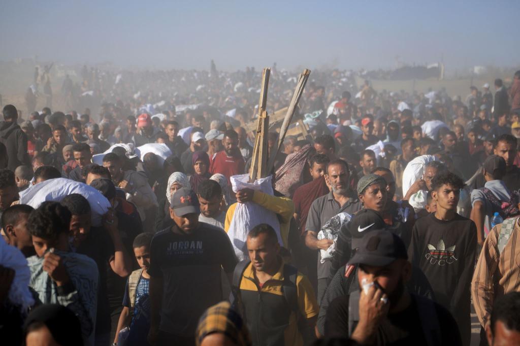 Die Verteilungszentren in Gaza sollen heute wieder öffnen. - Foto: Mariam Dagga/AP/dpa