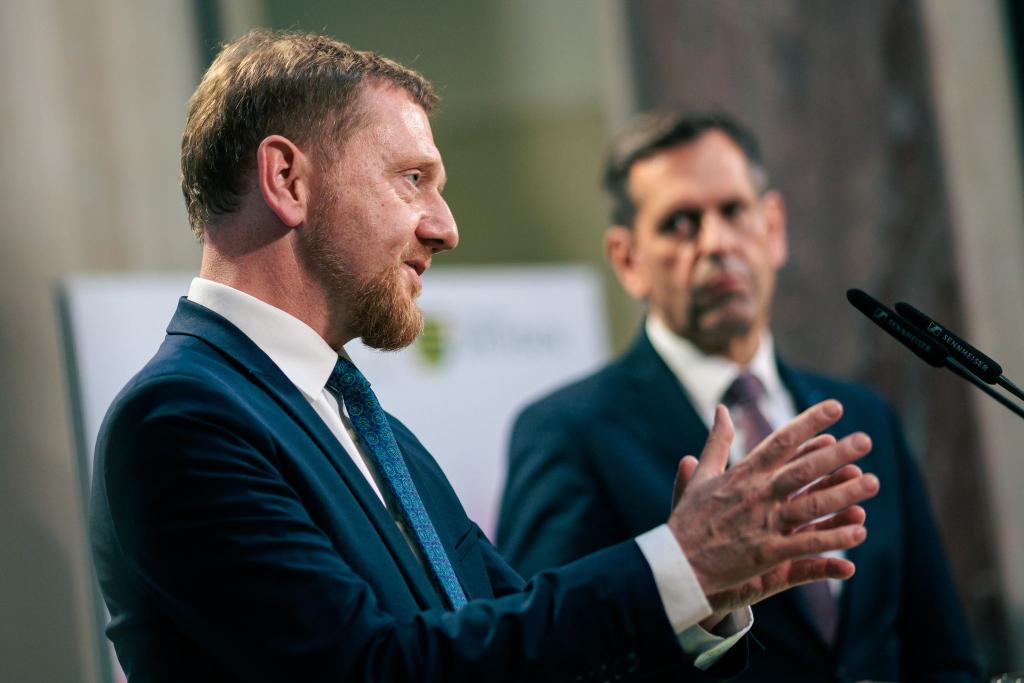 Im Ziel sind sich Bund und Länder einig: Die Wirtschaft soll entlastet werden. Das dürfe die Kommunen aber nicht über Gebühr belasten, verlangen die Ministerpräsidenten. - Foto: Carsten Koall/dpa