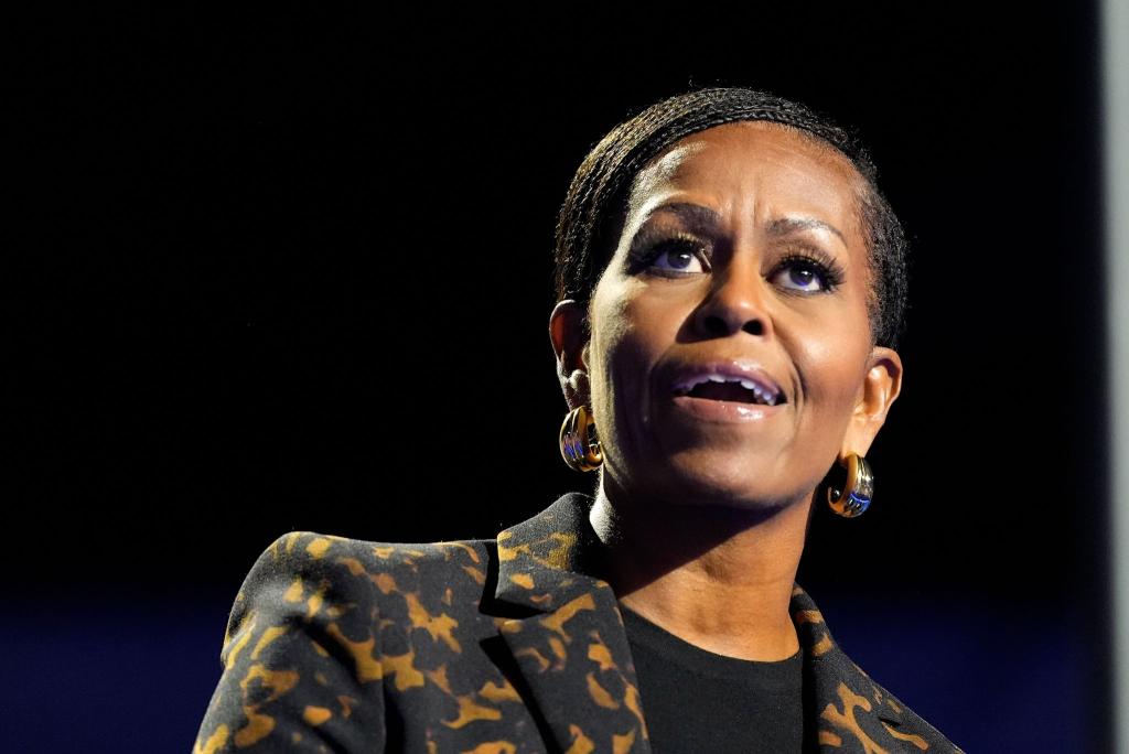 Bringt ein weiteres Buch auf den Markt: Michelle Obama. (Archivbild) - Foto: Jacquelyn Martin/AP/dpa