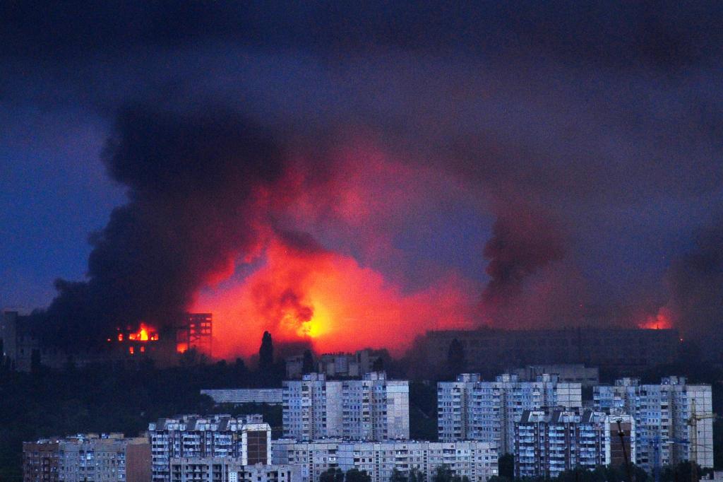 Die ostukrainische Großstadt Charkiw ist immer wieder Ziel russischer Luftangriffe. - Foto: Anatolii Lysianskyi/AP/dpa
