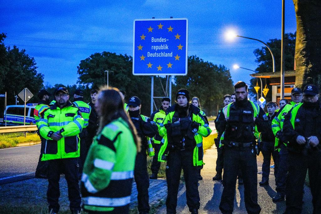 Die deutsche Polizei hat Niederländer daran gehindert, am zweiten Tag in Folge eigenmächtige Kontrollen an der Grenze zu Niedersachsen durchzuführen, um Asylbewerber ausfindig zu machen. - Foto: ANP/dpa