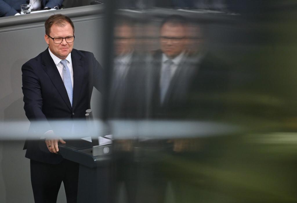Umweltminister Carsten Schneider spricht sich für einen besseren Schutz der Weltmeere aus. (Archivbild) - Foto: Katharina Kausche/dpa
