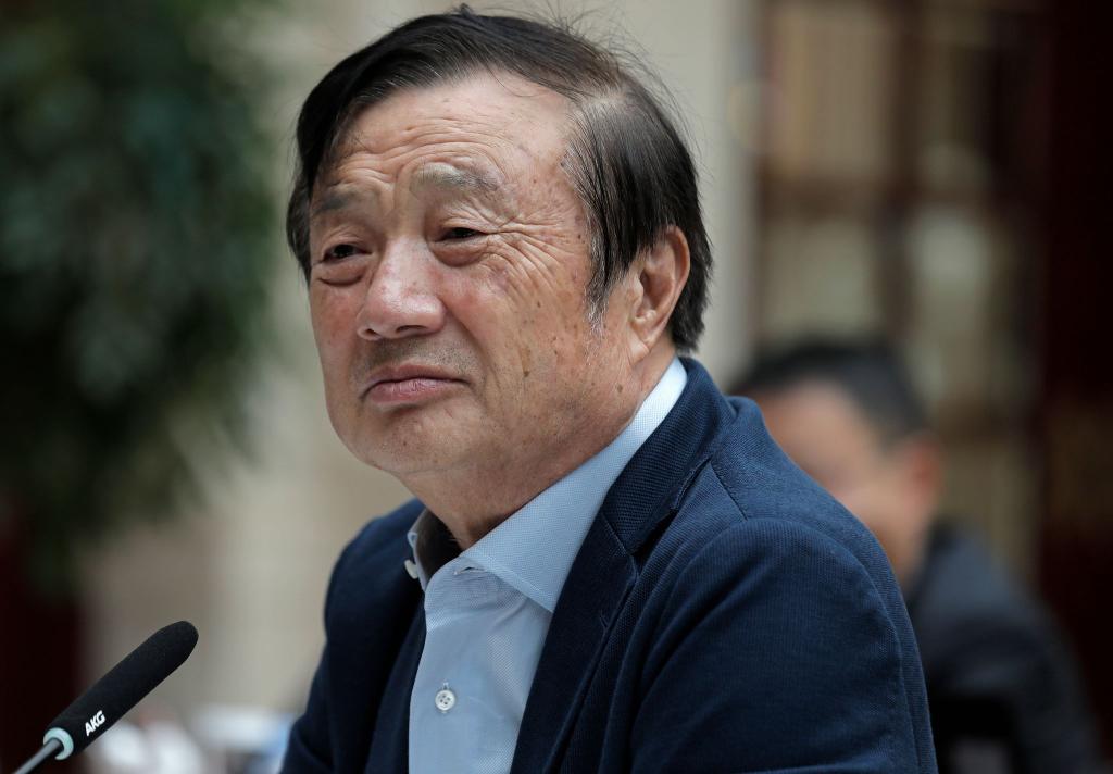 Huawei liegt laut Gründer Ren Zhengfei bei Chips noch eine Generation hinter den USA zurück. (Archivbild). - Foto: Vincent Yu/AP/dpa