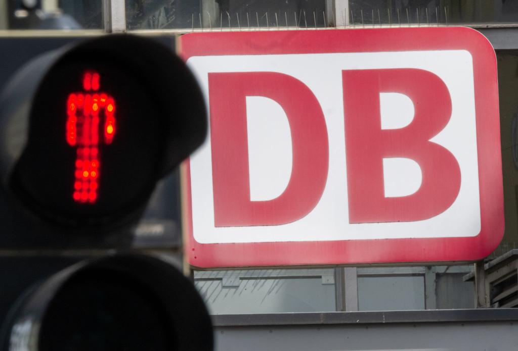Verbände fordern die Deutsche Bahn dazu auf, die Abschaffung der Familienreservierung zu stoppen. (Archivbild) - Foto: Peter Kneffel/dpa