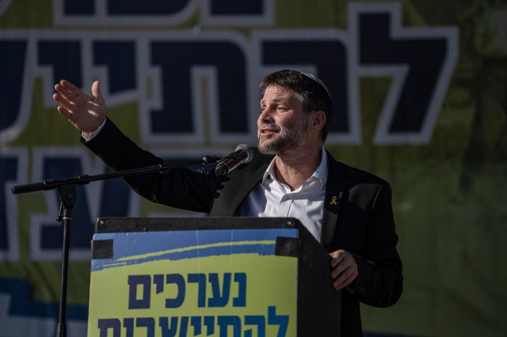 Bezalel Smotrich ist einer der beiden sanktionierten Minister. - Foto: Ilia Yefimovich/dpa
