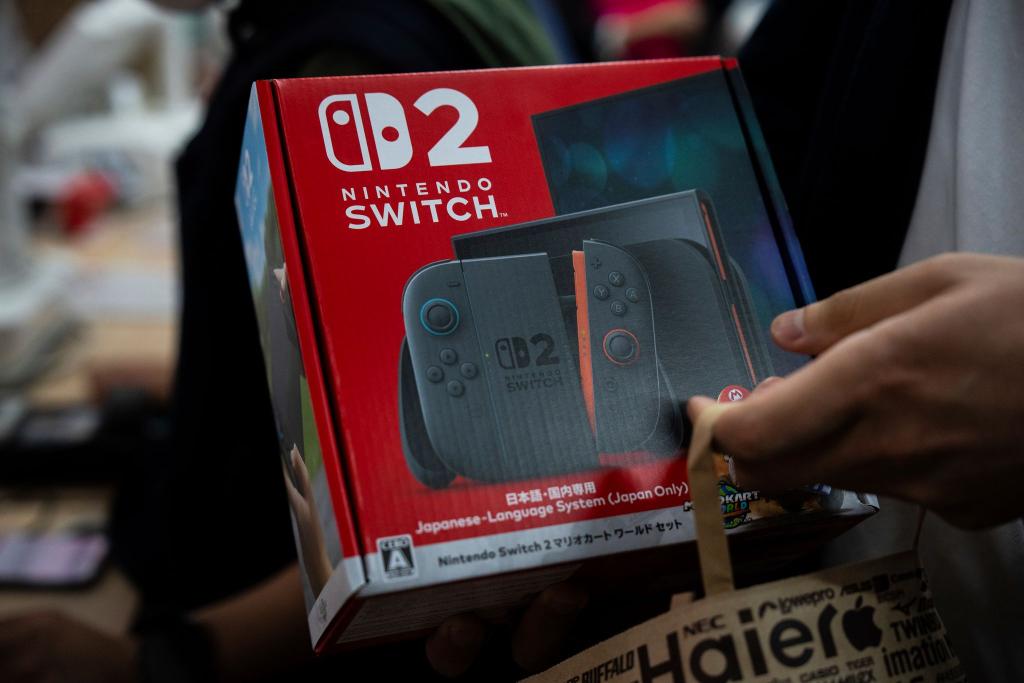 Schon die Vorbestellungen der Switch 2 waren schnell ausgeschöpft. (Archivbild) - Foto: Louise Delmotte/AP/dpa