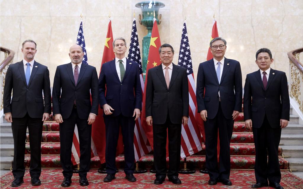 Die Delegationen beider Seiten wollen die Ergebnisse nun den Präsidenten vorlegen. - Foto: Li Ying/XinHua/dpa