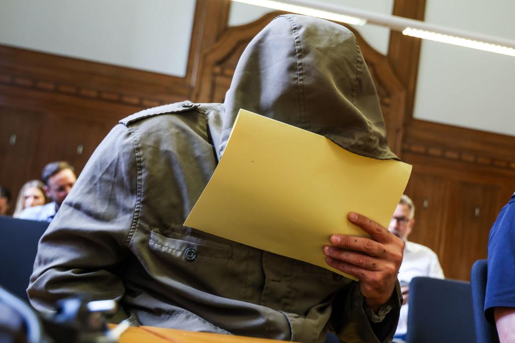 Abu Walaa, verurteilter IS-Terrorist und früherer IS-Statthalter in Deutschland, scheitert mit Klage gegen seine Ausweisung. - Foto: Christoph Reichwein/dpa