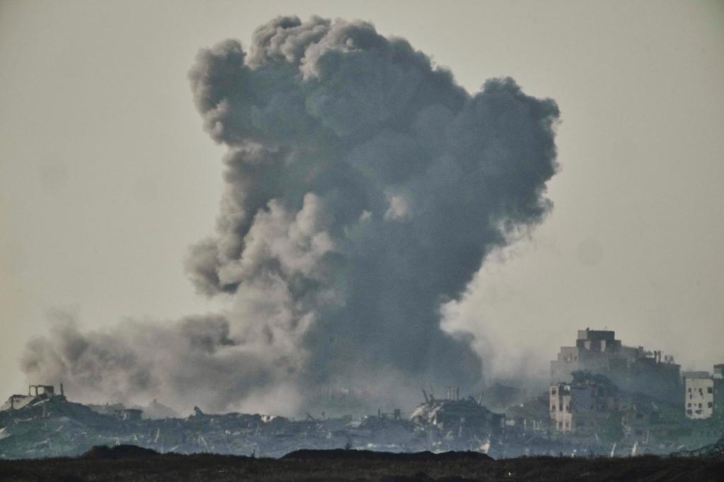 Im Gazastreifen ist das Internet komplett ausgefallen. Dadurch werden Hilfsmaßnahmen nahezu unmöglich. - Foto: Ariel Schalit/AP/dpa