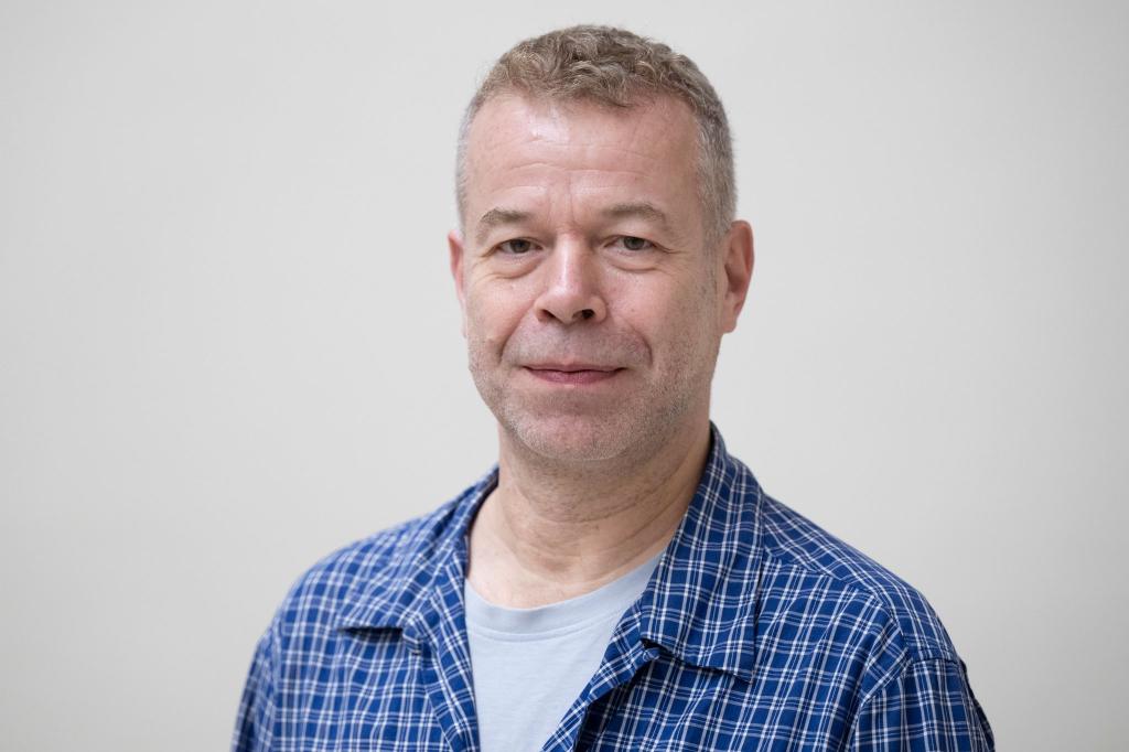 Der deutsche Fotograf und Künstler Wolfgang Tillmans im März in Dresden. - Foto: Sebastian Kahnert/dpa