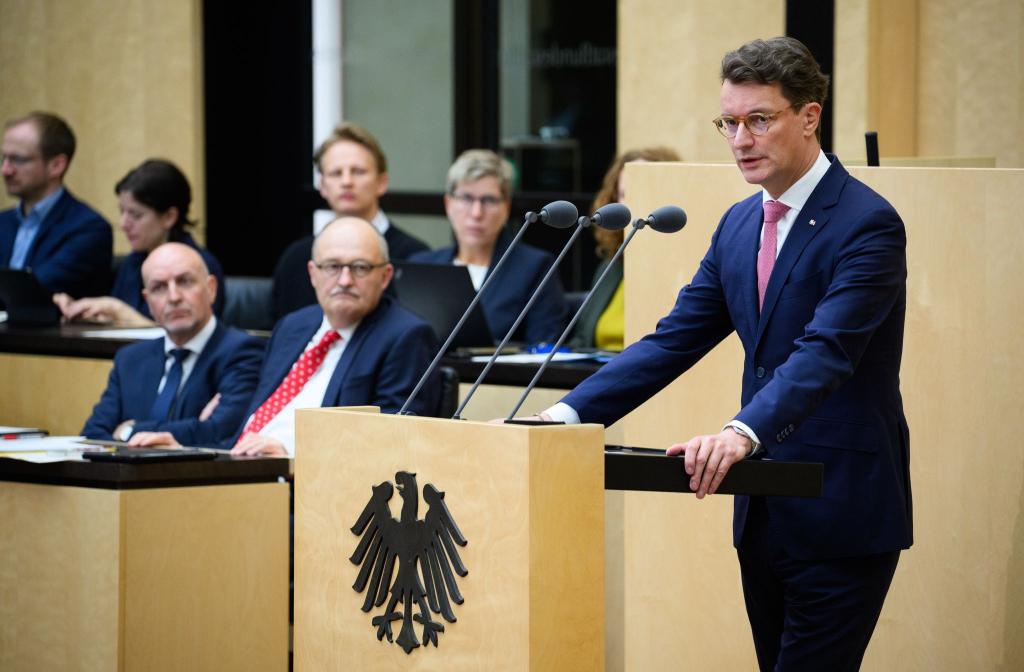 NRW-Ministerpräsident Wüst mahnte: Länder und Kommunen müssten sich die Entlastungen auch leisten können. - Foto: Bernd von Jutrczenka/dpa