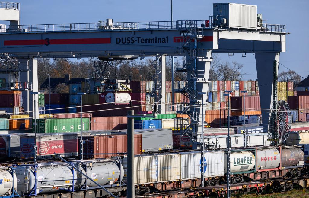 Der Anteil des Schienengüterverkehrs am gesamten Transportvolumen stagniert. (Archivbild) - Foto: Hendrik Schmidt/dpa