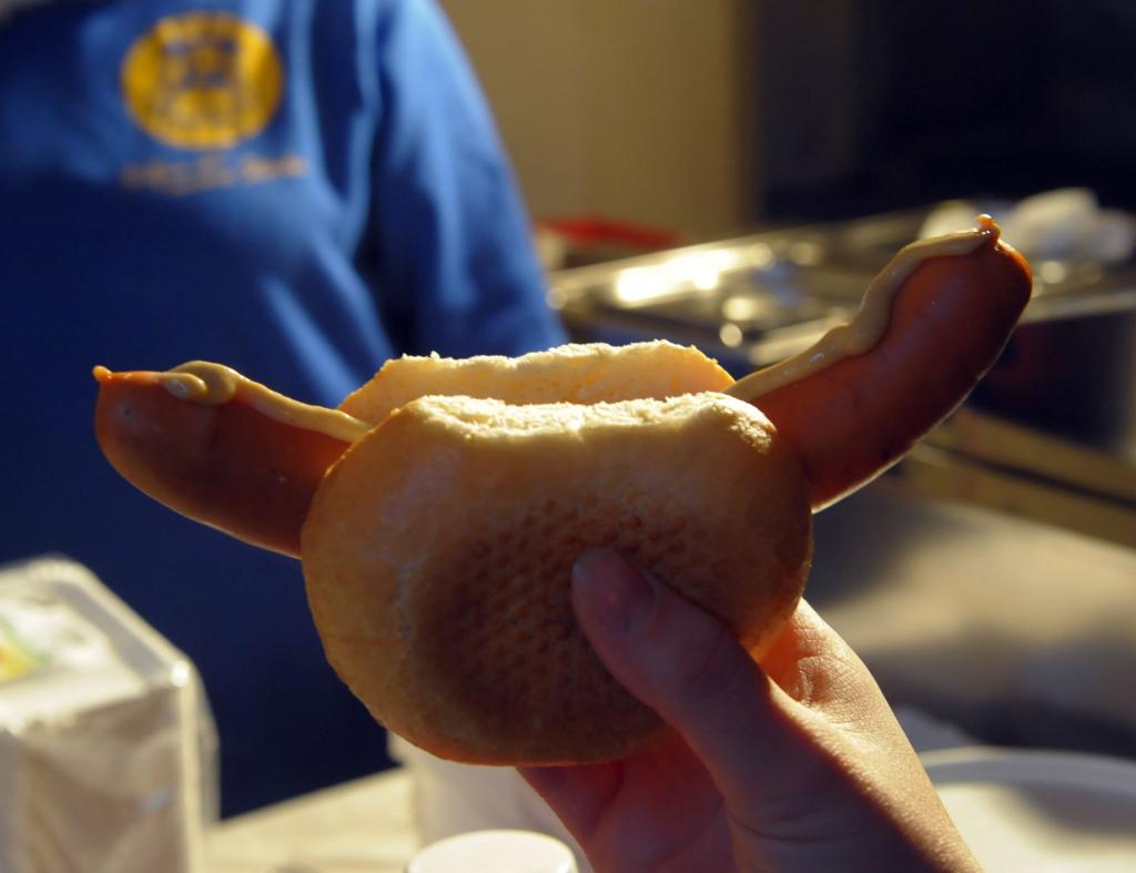 Wegen einer Bockwurst-Bestellung konnte der betrunkene Fahrer gestellt werden. (Symbolbild) - Foto: picture alliance / ZB
