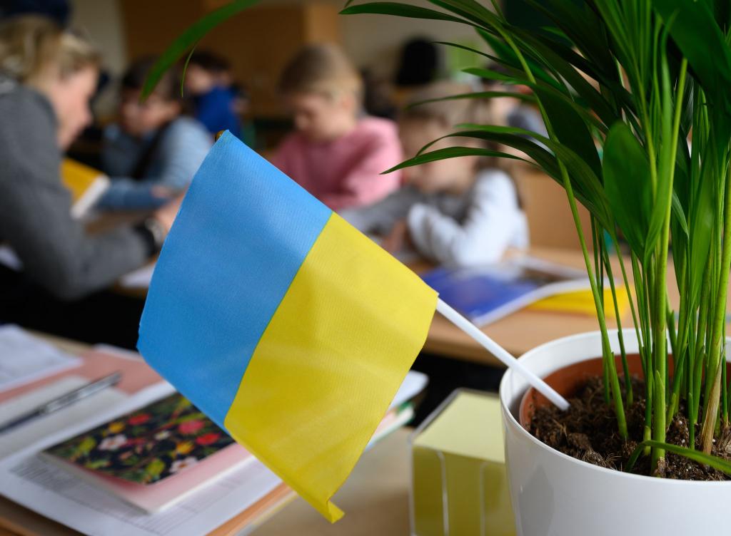 Laut EU-Kommission sind seit Beginn des russischen Angriffskrieges über 4,3 Millionen Menschen aus der Ukraine in die EU geflohen. (Archivbild) - Foto: Robert Michael/dpa