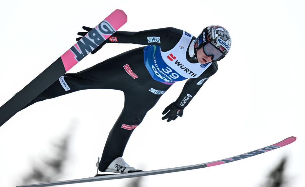 Der Norweger Marius Lindvik war bei der WM disqualifiziert worden. - Foto: Hendrik Schmidt/dpa