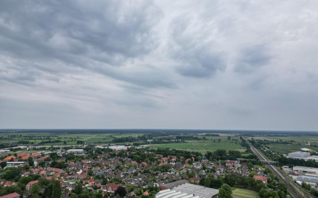 Der Deutsche Wetterdienst hat bundesweit alle bestehenden Unwetterwarnungen vor schweren Gewittern aufgehoben. - Foto: Lars Penning/dpa