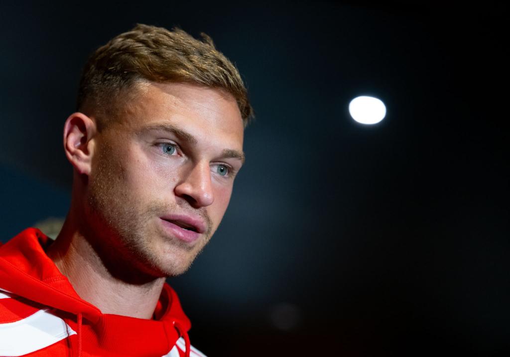 Joshua Kimmich äußert sich vor dem Auftaktspiel gegen Auckland in Cincinnati auch zu Transferaufgaben des FC Bayern. - Foto: Sven Hoppe/dpa