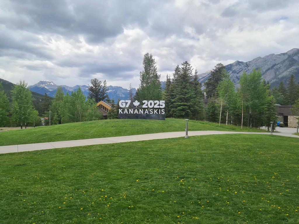 Die kanadischen Rocky Mountains sind die Kulisse für den diesjährigen G7-Gipfel. - Foto: Sophia Weimer/dpa