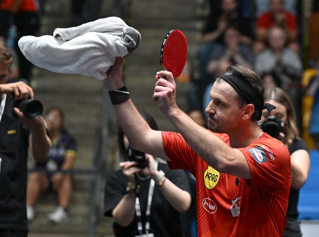 Abschied vom Tischtennis: Timo Boll nach dem letzten Spiel seiner Karriere. - Foto: Arne Dedert/dpa