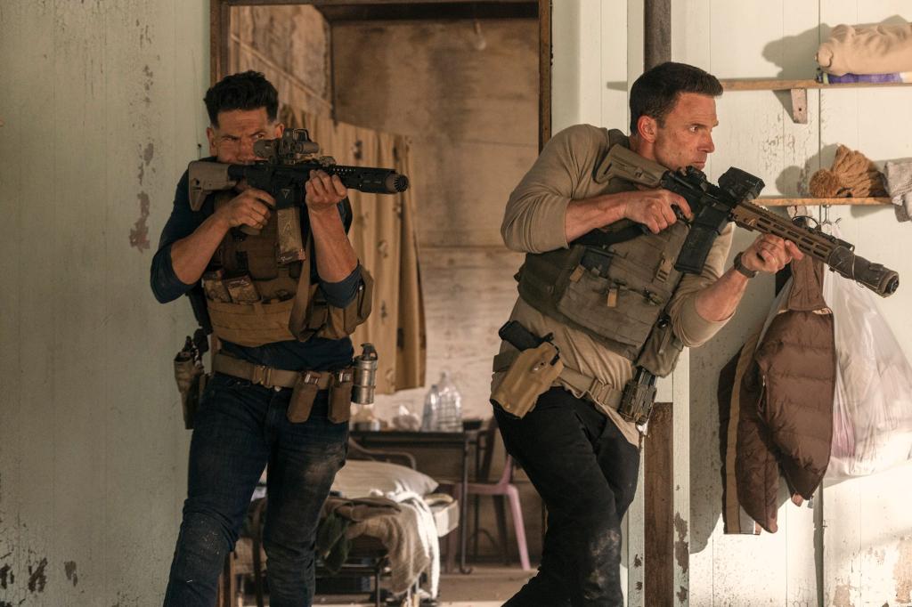 Brax und Christian Wolff räumen auf. - Foto: Warrick Page/Amazon Prime Video/dpa