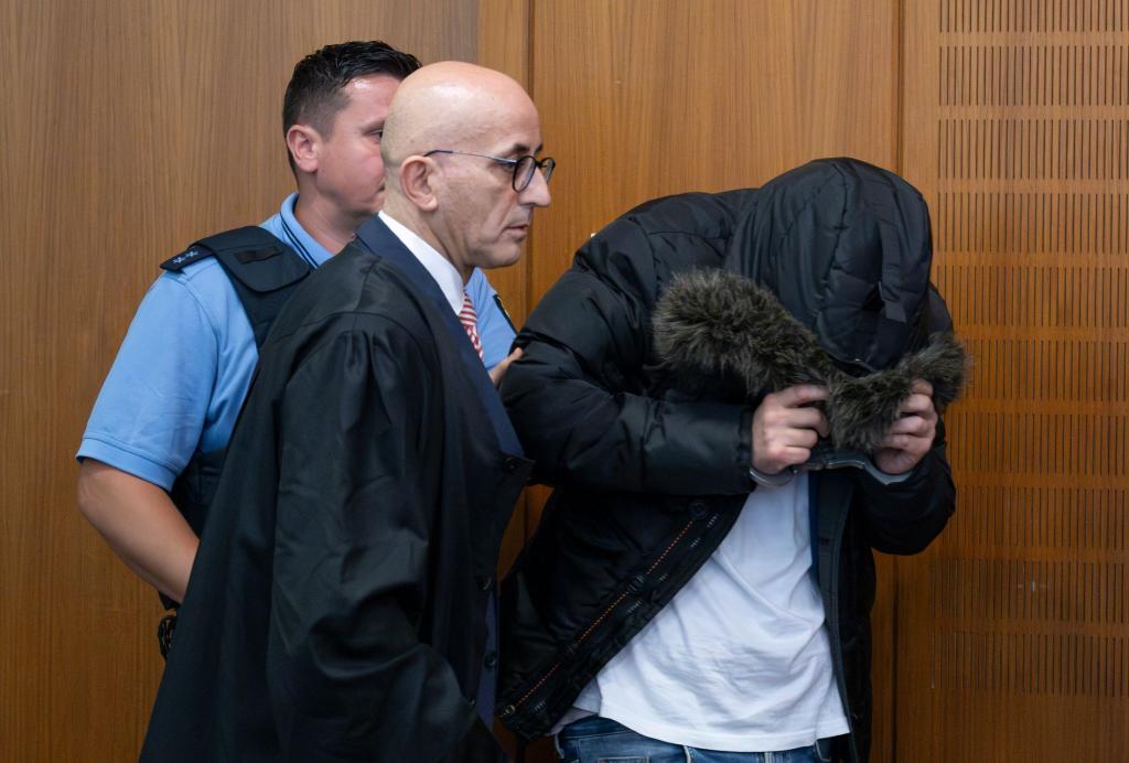 Für den heute 40-jährigen Angeklagten wurde die Unterbringung in Sicherungsverwahrung verhängt. - Foto: Boris Roessler/dpa