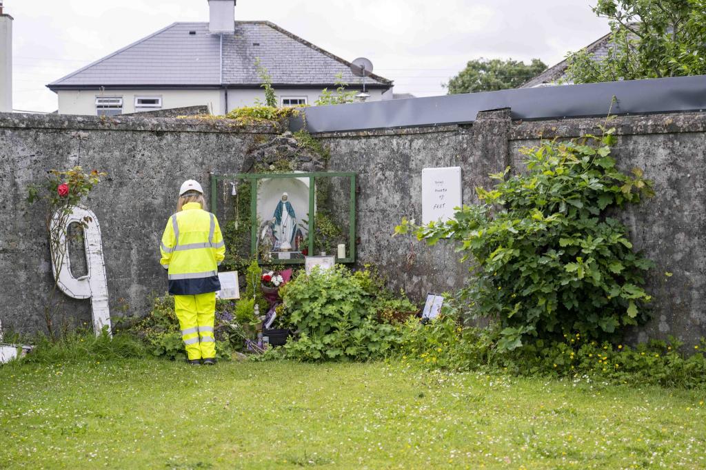 In Irland hat die Suche nach fast 800 Baby- und Kinderleichen begonnen. - Foto: Andrew Downes/Odait via PA Media/dpa