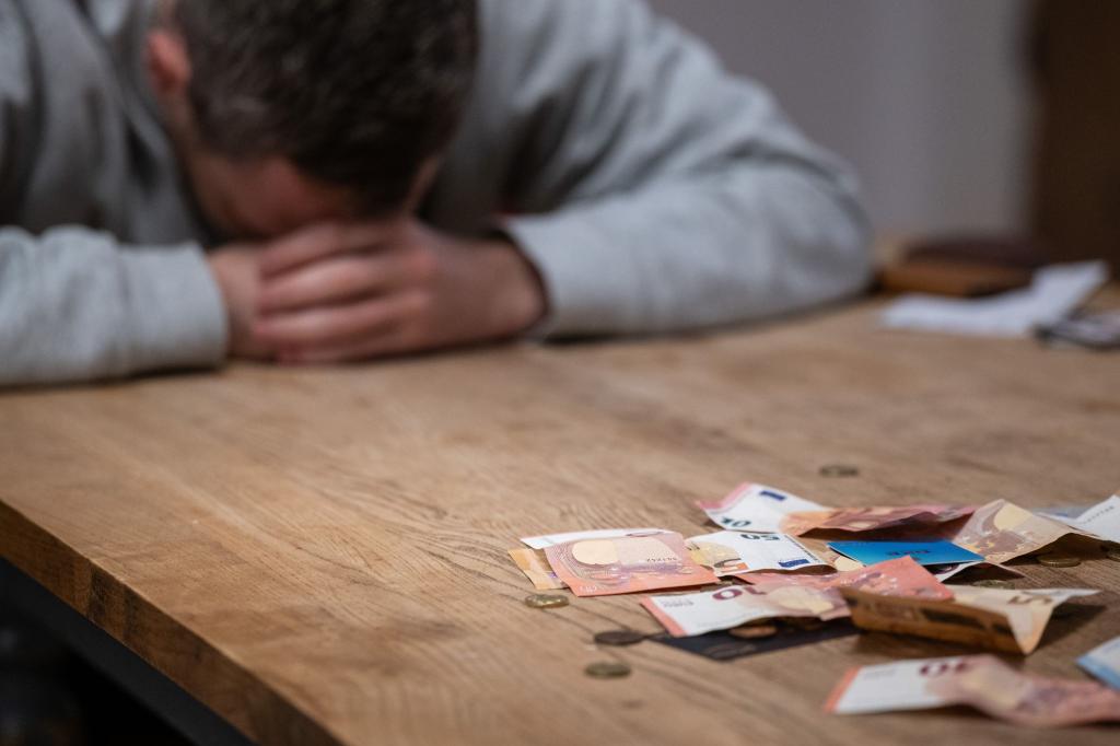 Krankheit, Arbeitslosigkeit, Scheidung sind die Hauptgründe für Überschuldung (Symbolbild) - Foto: Hannes P Albert/dpa