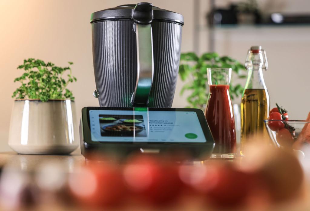 Der neue Thermomix TM7 ist seit Anfang des Jahres auf dem Markt. Das alte Modell TM6 wurde zwischen 2019 und 2024 etwa 8 Millionen Mal verkauft. - Foto: Oliver Berg/dpa