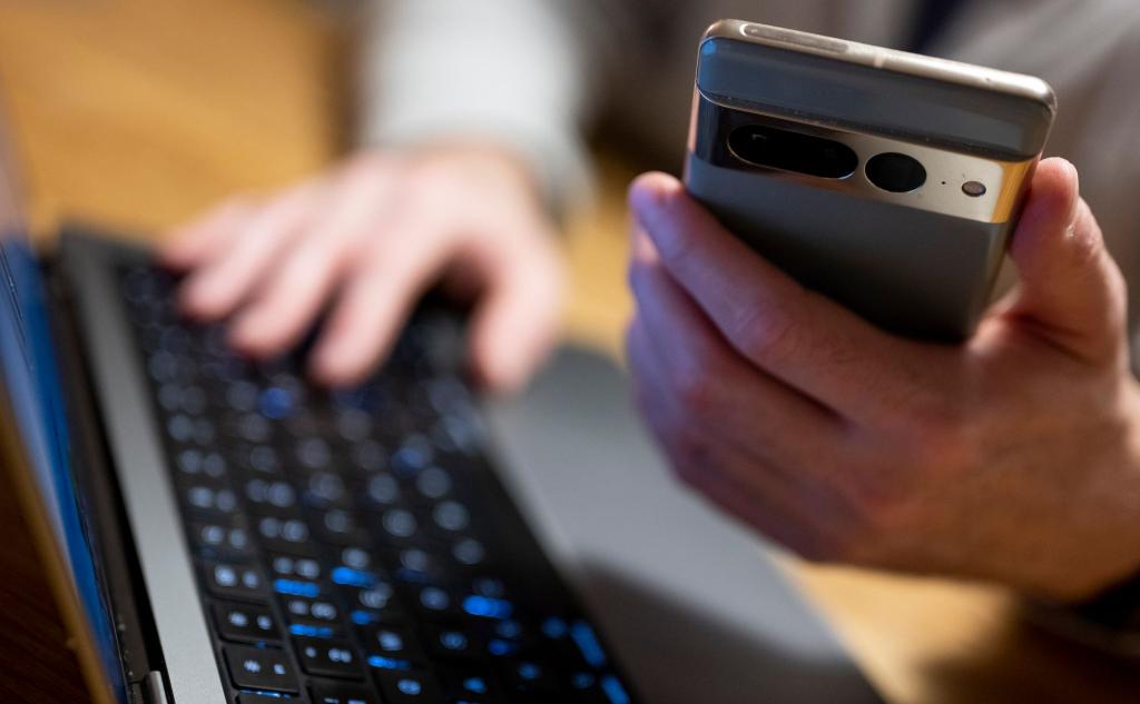 Neun von zehn Menschen in Deutschland ab 16 Jahren nutzen Online-Banking (Symbolbild). - Foto: Monika Skolimowska/dpa