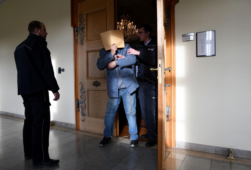 Weil er drei Menschen getötet hat, wurde der Mann zu lebenslanger Haft verurteilt. (Archivbild) - Foto: Stefan Puchner/dpa