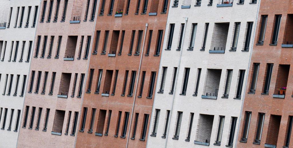 Neue Mehrfamilienhäuser in Hannover. - Foto: Julian Stratenschulte/dpa