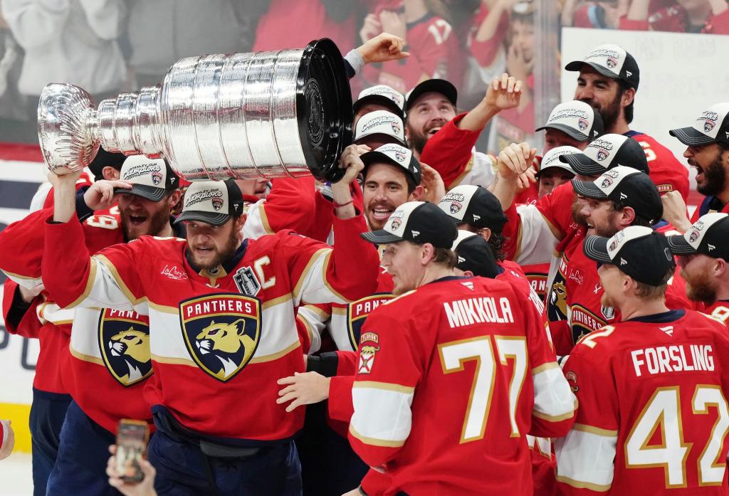 Der Stanley Cup ging erneut an die Florida Panthers. - Foto: Nathan Denette/The Canadian Press/AP/dpa