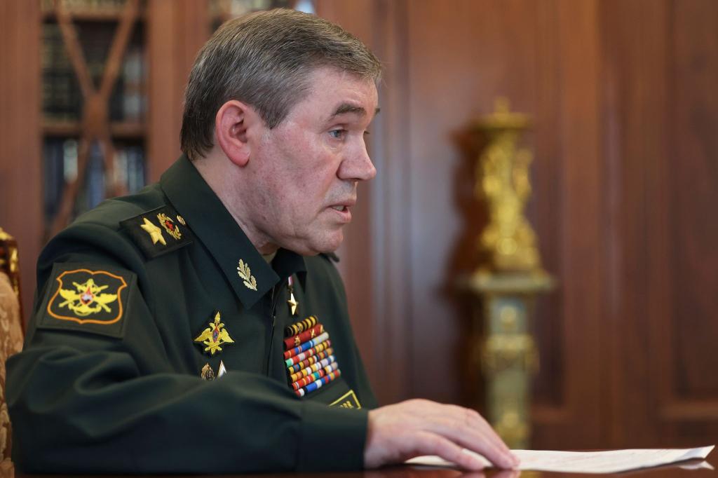 Russlands Generalstabschef Gerassimow soll ins Frontgebiet gereist sein. (Archivbild) - Foto: Vyacheslav Prokofyev/Pool Sputnik Kremlin/AP/dpa